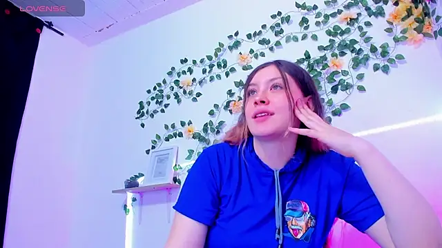 Snapshot of violeta_cutee chatting on 03/10/26, 01:16 violeta cutee online show from 03/10/26, 01:16