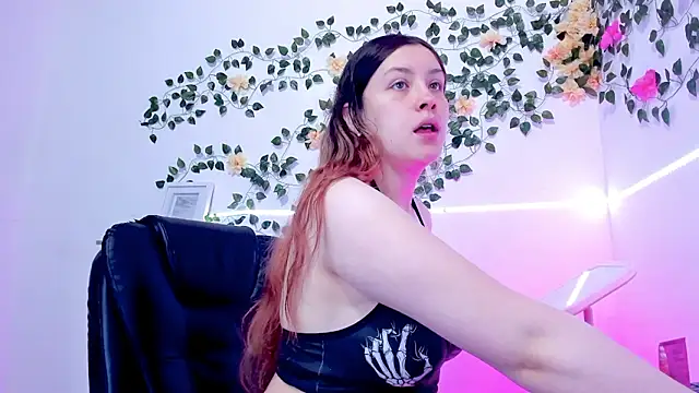 Snapshot of violeta_cutee chatting on 03/21/26, 10:42 violeta cutee online show from 03/21/26, 10:42