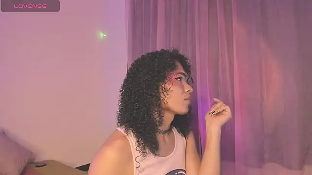 Snapshot of V-nus chatting on 04/06/26, 01:47 V-nus online show from 04/06/26, 01:47