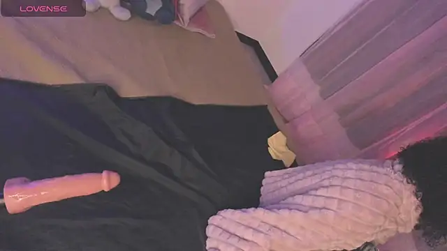 Snapshot of V-nus chatting on 04/06/26, 04:46 V-nus online show from 04/06/26, 04:46