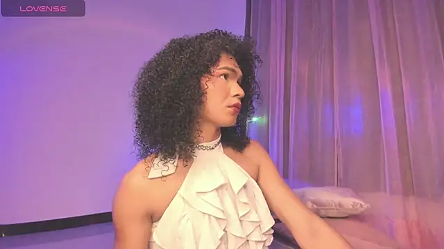 Snapshot of V-nus chatting on 04/13/26, 12:38 V-nus online show from 04/13/26, 12:38