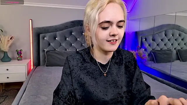 Snapshot of Bambi_Bloom chatting on 03/02/26, 06:47 Bambi Bloom online show from 03/02/26, 06:47