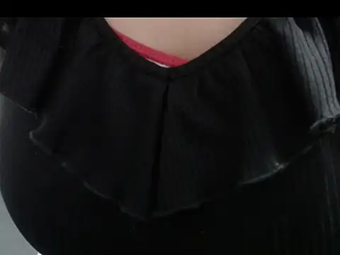 Snapshot of thalia_perveertt chatting on 04/19/26, 06:32 thalia perveertt online show from 04/19/26, 06:32