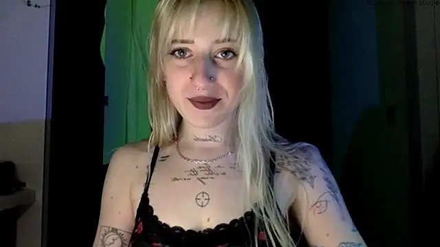 Snapshot of EmmyWet chatting on 05/20/26, 07:31 EmmyWet online show from 05/20/26, 07:31