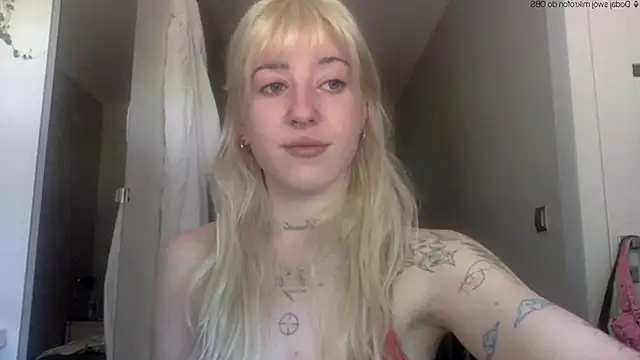 Snapshot of EmmyWet chatting on 05/29/26, 11:08 EmmyWet online show from 05/29/26, 11:08