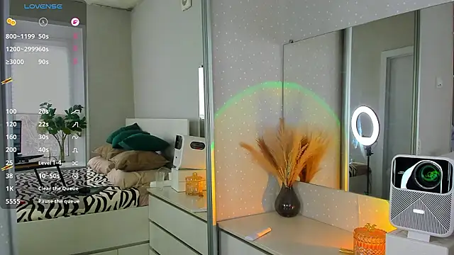 Snapshot of crowned_goddess chatting on 03/11/26, 02:06 crowned goddess online show from 03/11/26, 02:06