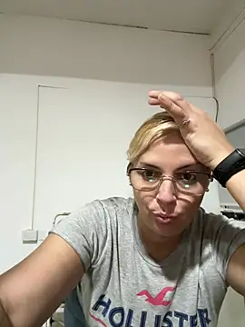 Snapshot of romi13 chatting on 07/25/26, 02:20 romi13 online show from 07/25/26, 02:20