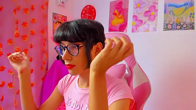 Madeline 21 online show from 04/06/26, 12:17