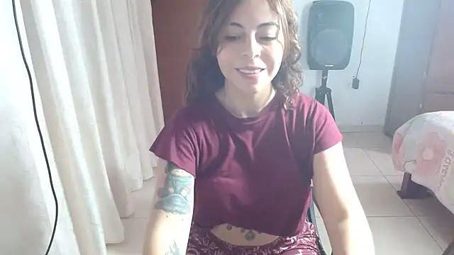 Snapshot of IrisArellano_ chatting on 04/18/26, 02:54 IrisArellano online show from 04/18/26, 02:54