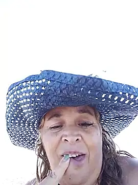 Snapshot of momismilf544 chatting on 04/02/26, 06:27 momismilf544 online show from 04/02/26, 06:27