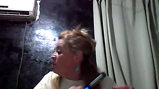 Snapshot of momismilf544 chatting on 04/15/26, 10:21 momismilf544 online show from 04/15/26, 10:21
