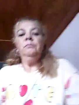 Snapshot of momismilf544 chatting on 04/17/26, 02:53 momismilf544 online show from 04/17/26, 02:53