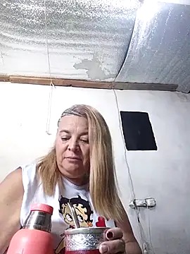 Snapshot of momismilf544 chatting on 04/19/26, 03:44 momismilf544 online show from 04/19/26, 03:44