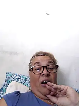 Snapshot of momismilf544 chatting on 04/23/26, 06:21 momismilf544 online show from 04/23/26, 06:21