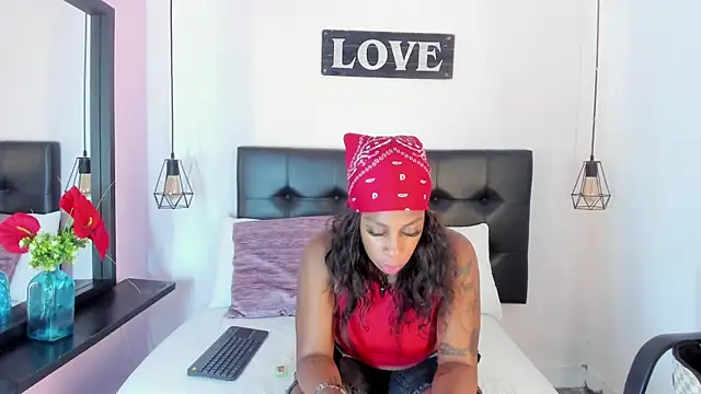 Snapshot of KatallelaMurillo chatting on 04/07/26, 12:27 KatallelaMurillo online show from 04/07/26, 12:27