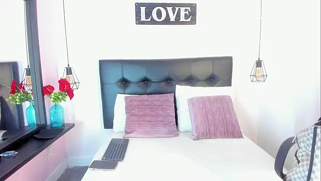 Snapshot of KatallelaMurillo chatting on 04/16/26, 12:28 KatallelaMurillo online show from 04/16/26, 12:28