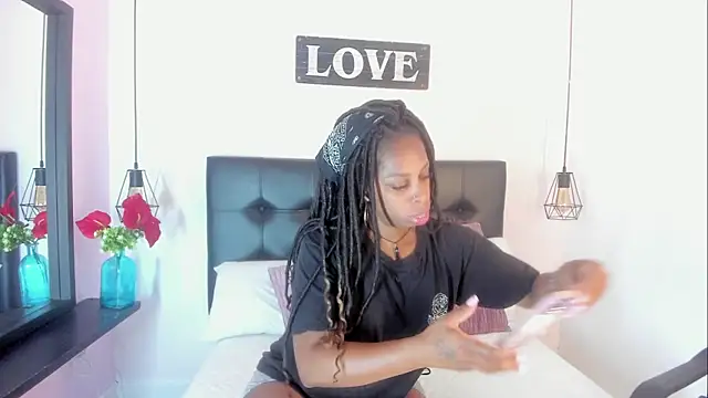 Snapshot of KatallelaMurillo chatting on 04/24/26, 11:56 KatallelaMurillo online show from 04/24/26, 11:56