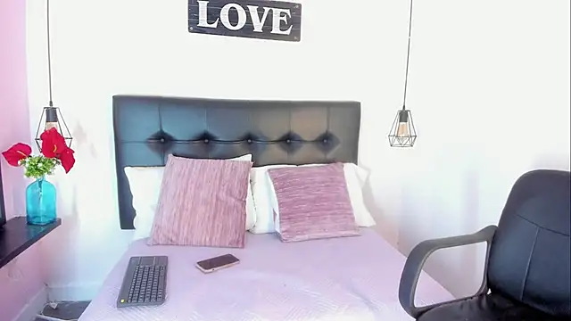 Snapshot of KatallelaMurillo chatting on 04/25/26, 11:02 KatallelaMurillo online show from 04/25/26, 11:02