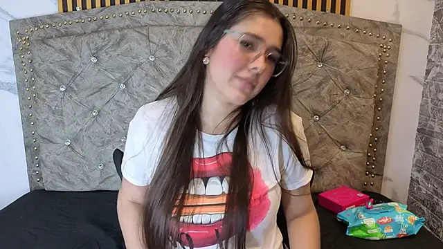 Snapshot of ElisVega chatting on 03/11/26, 02:06 ElisVega online show from 03/11/26, 02:06