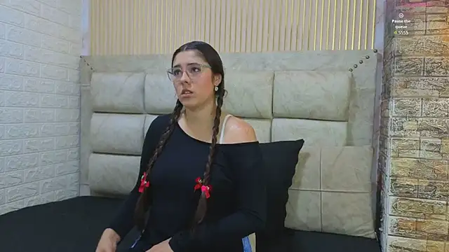 Snapshot of ElisVega chatting on 04/14/26, 07:42 ElisVega online show from 04/14/26, 07:42