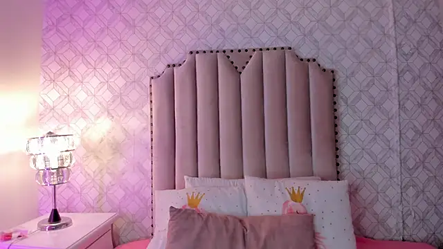 Snapshot of mika_doll chatting on 03/29/26, 03:17 mika doll online show from 03/29/26, 03:17