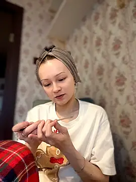 SadieSink  online show from 04/12/26, 02:00