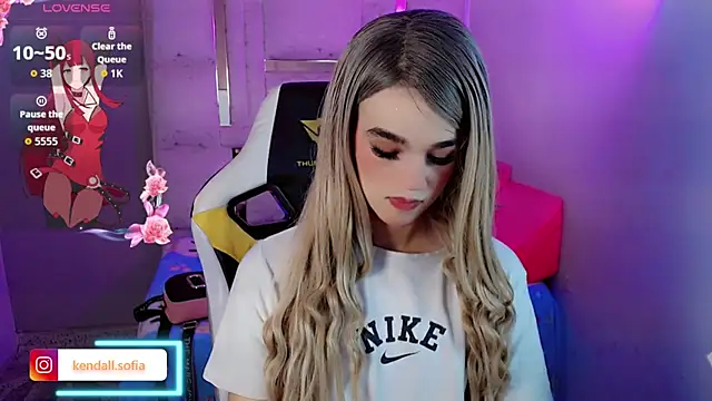 Snapshot of Sophiaa_doll_ chatting on 03/10/26, 03:11 Sophiaa doll online show from 03/10/26, 03:11