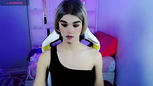 Snapshot of Sophiaa_doll_ chatting on 03/16/26, 05:44 Sophiaa doll online show from 03/16/26, 05:44