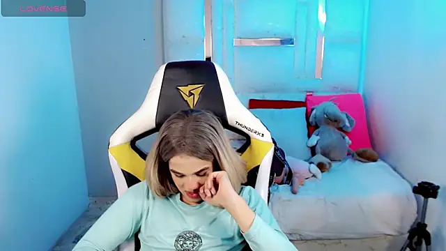 Snapshot of Sophiaa_doll_ chatting on 03/27/26, 08:26 Sophiaa doll online show from 03/27/26, 08:26