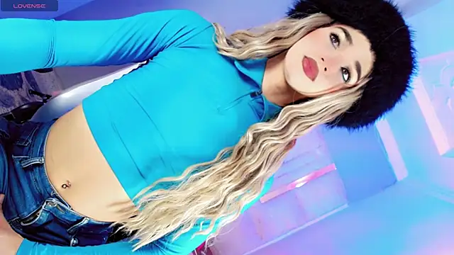 Snapshot of Sophiaa_doll_ chatting on 04/15/26, 04:19 Sophiaa doll online show from 04/15/26, 04:19