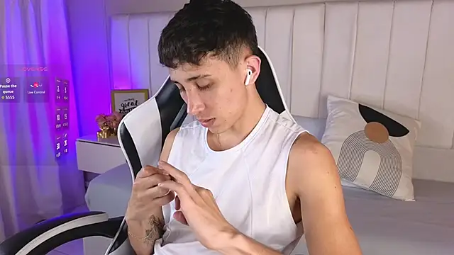 Snapshot of Rome_cortes chatting on 03/28/26, 07:13 Rome cortes online show from 03/28/26, 07:13