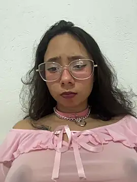 Snapshot of Aliciaa-petite chatting on 05/29/26, 03:59 Aliciaa-petite online show from 05/29/26, 03:59