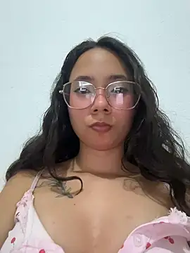 Snapshot of Aliciaa-petite chatting on 07/21/26, 03:20 Aliciaa-petite online show from 07/21/26, 03:20