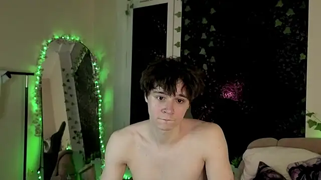 AnthonyCuutie online show from 04/15/26, 07:58