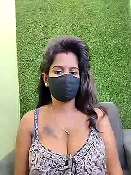 Snapshot of Tinaa_baby chatting on 04/10/26, 11:04 Tinaa baby online show from 04/10/26, 11:04