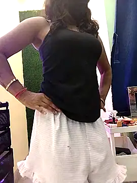 Snapshot of Tinaa_baby chatting on 04/14/26, 05:52 Tinaa baby online show from 04/14/26, 05:52