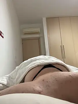 GloriaKariolaki online show from 04/18/26, 04:33