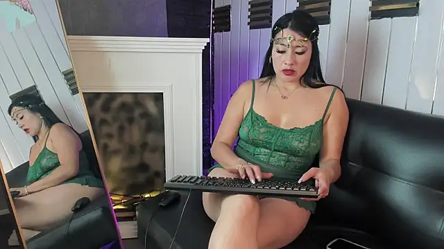 Snapshot of Terra__Rouse_ chatting on 07/08/26, 10:53 Terra Rouse online show from 07/08/26, 10:53