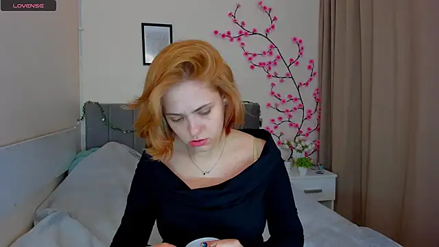 Snapshot of DellaRows chatting on 04/14/26, 05:24 DellaRows online show from 04/14/26, 05:24