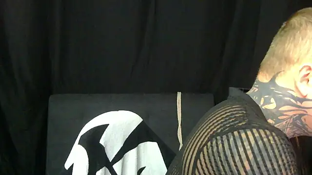 Snapshot of devilWithTats chatting on 04/11/26, 06:40 devilWithTats online show from 04/11/26, 06:40