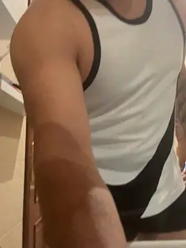 Snapshot of alexandeerr1986 chatting on 04/13/26, 06:02 alexandeerr1986 online show from 04/13/26, 06:02