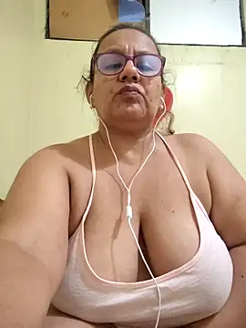 Snapshot of Roxy_77 chatting on 02/28/26, 06:36 Roxy 77 online show from 02/28/26, 06:36