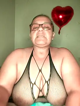 Snapshot of Roxy_77 chatting on 03/24/26, 08:52 Roxy 77 online show from 03/24/26, 08:52