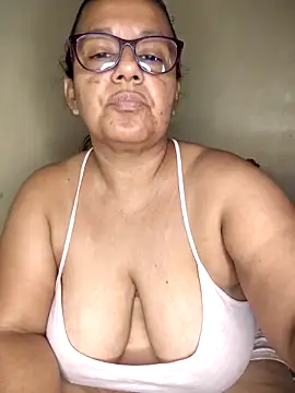 Snapshot of Roxy_77 chatting on 03/25/26, 11:38 Roxy 77 online show from 03/25/26, 11:38