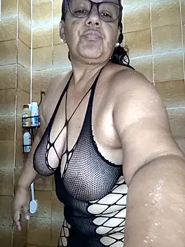 Snapshot of Roxy_77 chatting on 04/14/26, 10:27 Roxy 77 online show from 04/14/26, 10:27