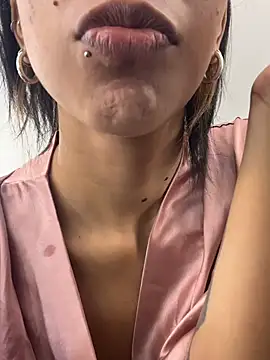 Snapshot of VioletaHills_ chatting on 07/17/26, 12:34 VioletaHills online show from 07/17/26, 12:34
