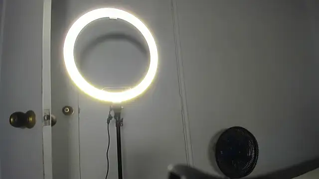 Titan Moreno  online show from 05/12/26, 12:02