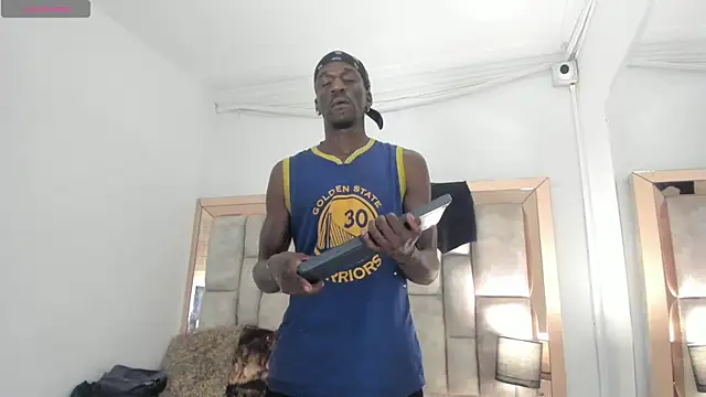 Snapshot of Titan_Moreno_ chatting on 07/16/26, 01:06 Titan Moreno online show from 07/16/26, 01:06