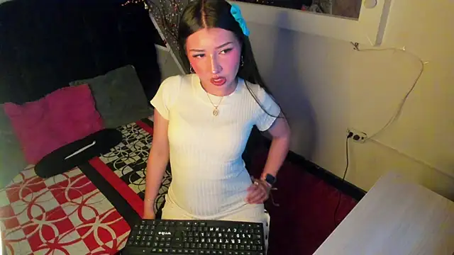 Snapshot of eilen_pink chatting on 03/28/26, 12:27 eilen pink online show from 03/28/26, 12:27