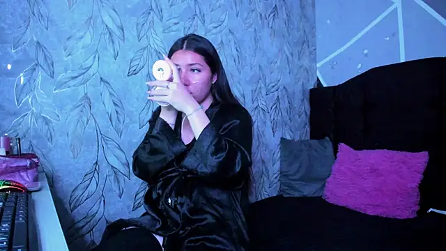 Snapshot of eilen_pink chatting on 04/11/26, 01:15 eilen pink online show from 04/11/26, 01:15